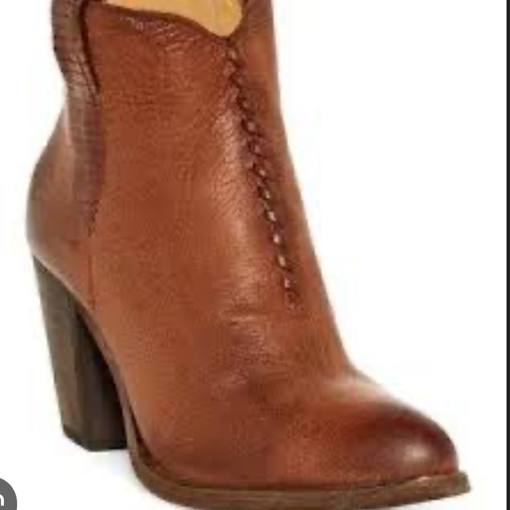 NEW FRYE Ilana whipstitch distressed brown leather booties size 8
